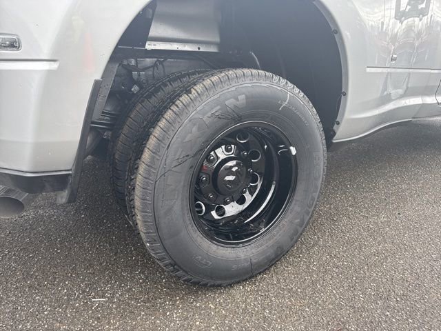 New 2026 Silver-Zynith Exterior Paint RAM Laramie image 8