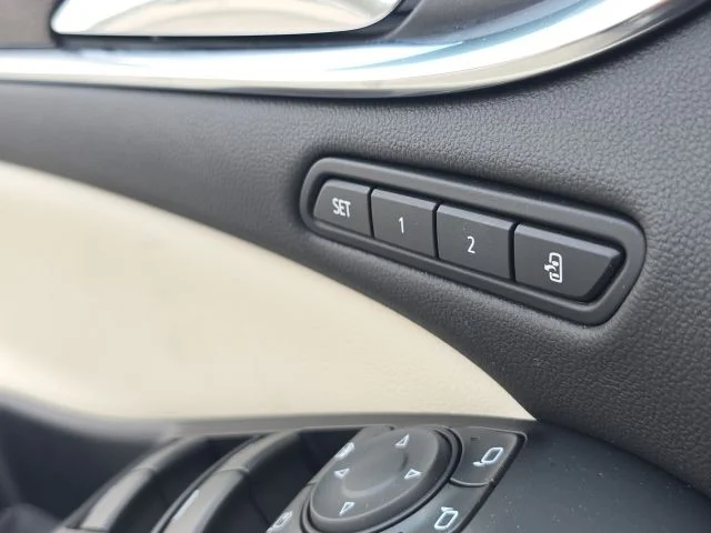Used 2023 Green Buick Avenir image 28