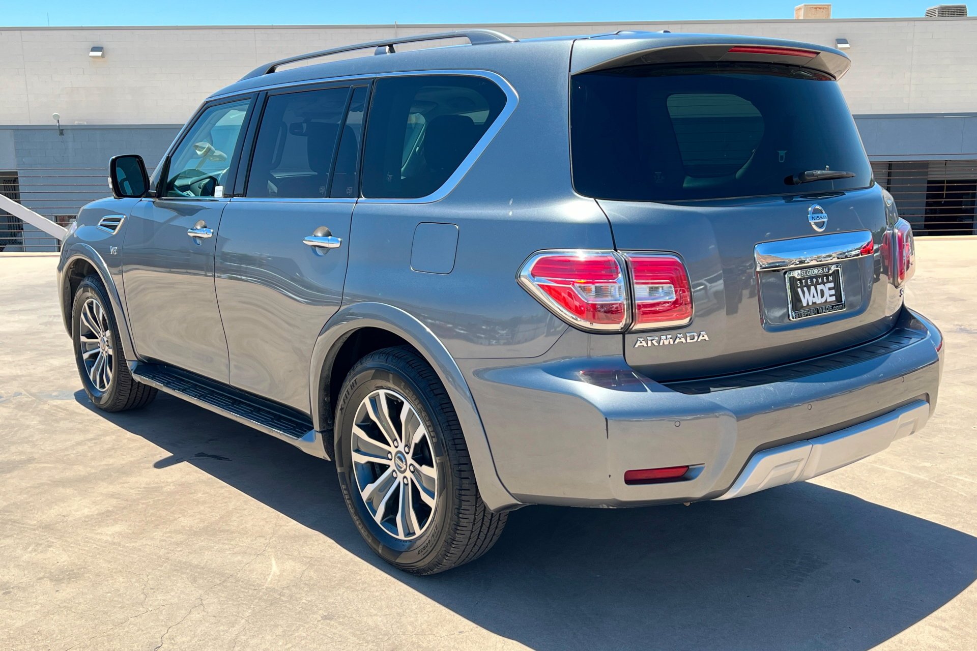 Used 2018 Gun Metallic Nissan SL image 3