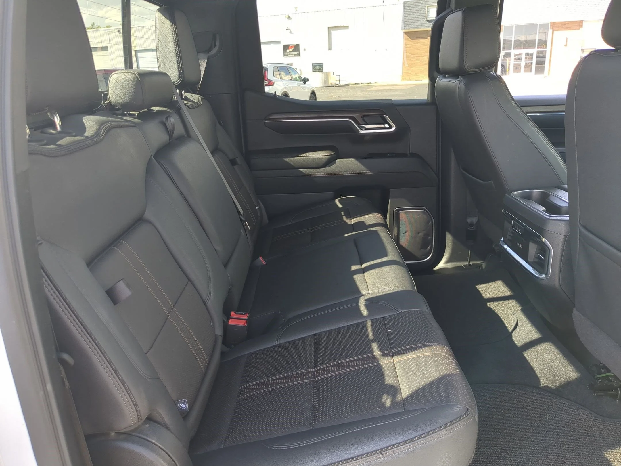 Used 2023 Iridescent Pearl Tricoat Chevrolet High Country image 31