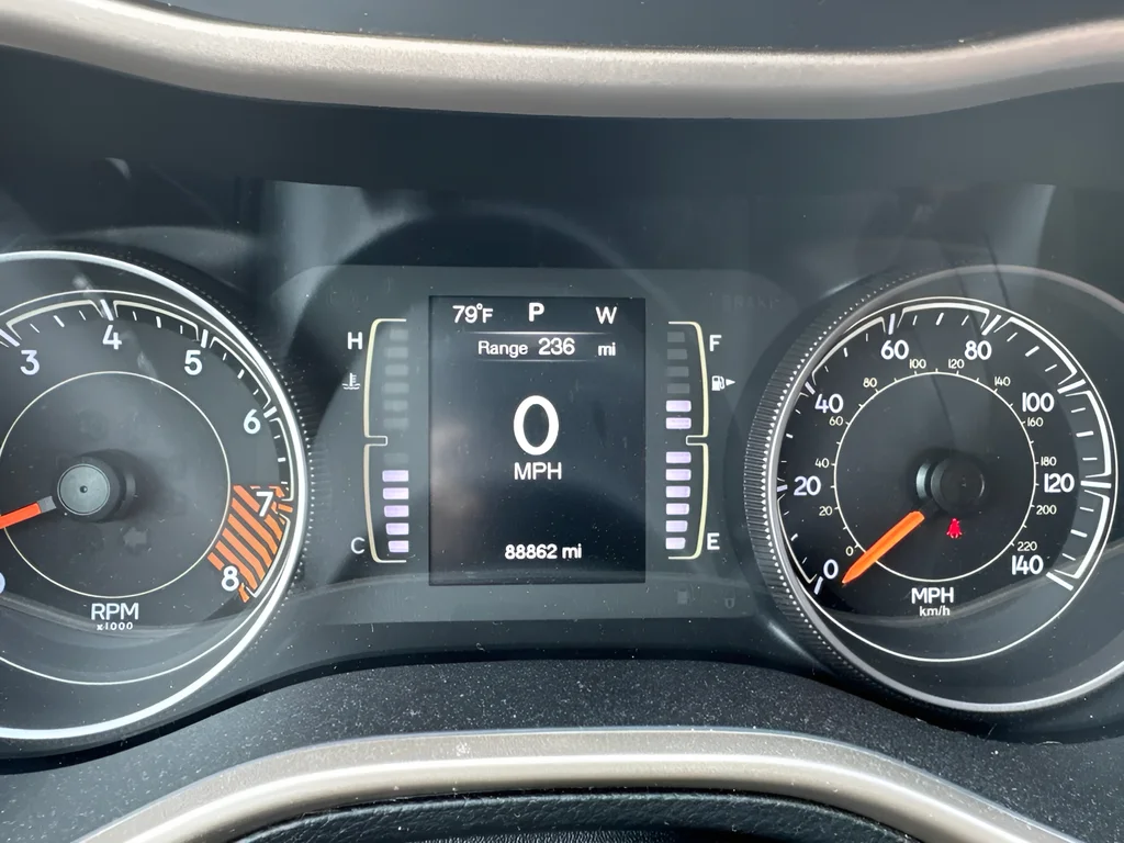 Used 2015 Red Jeep Latitude image 8
