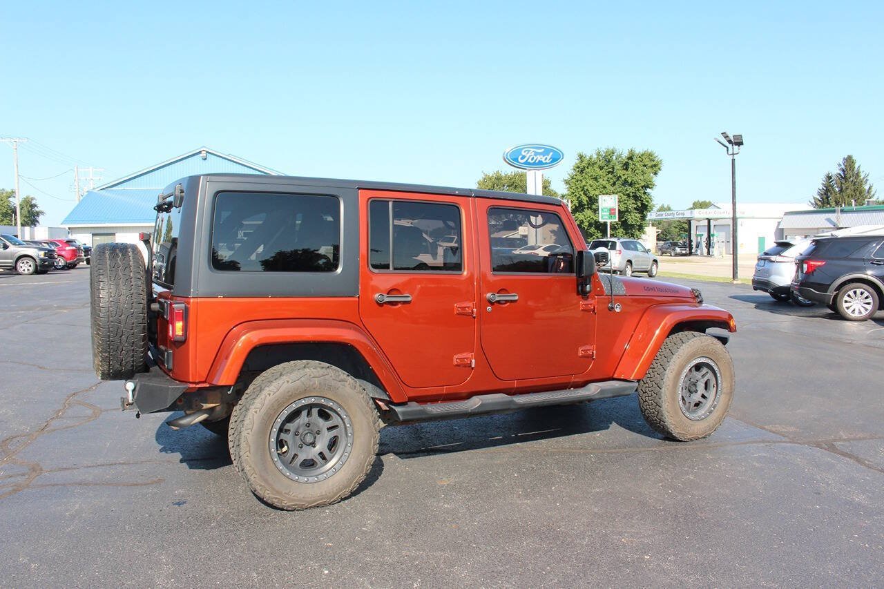 Used 2014 Copperhead Pearl Coat Jeep Sahara 4x4 4dr SUV image 4