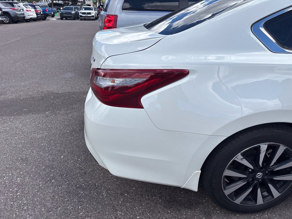 Used 2018 White Nissan 2.5 SV image 15