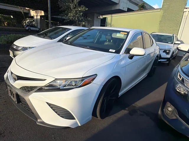 Used 2018 White Toyota SE image 18
