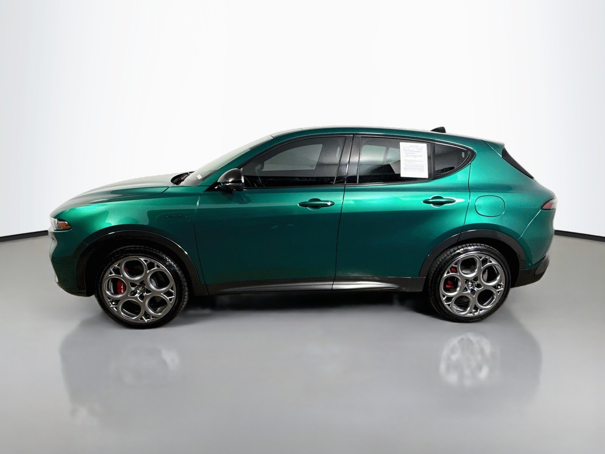 Used 2024 Verde Fangio Metallic Alfa Romeo Veloce image 4