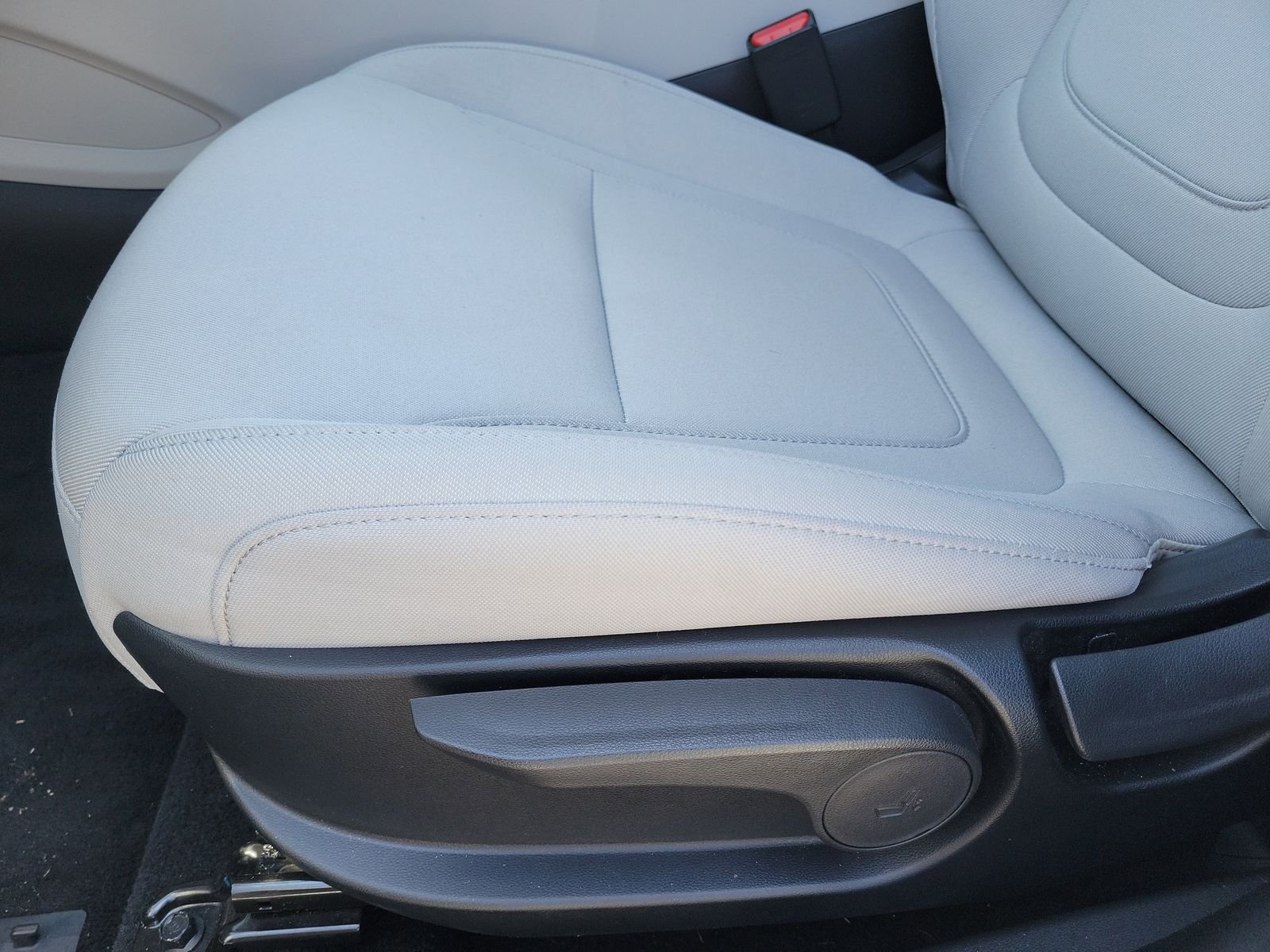 Used 2025 Silver Hyundai SE image 21