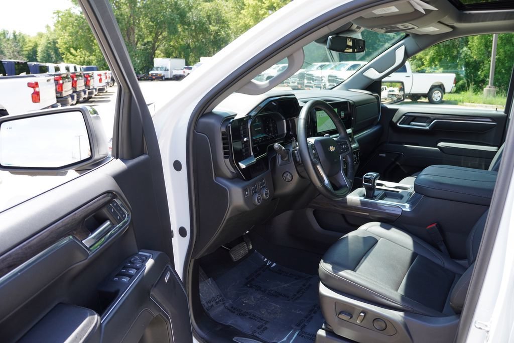 2024 Chevrolet Silverado 1500 LTZ - Photo 15