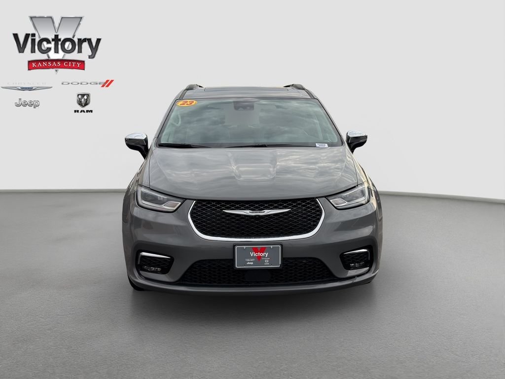 Used 2023 Chrysler Pacifica Limited with VIN 2C4RC1GG4PR529250 for sale in Kansas City
