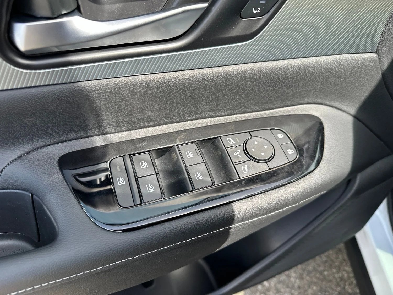 New 2026 Everest White Pearl TriCoat / Super Black Two-tone Nissan Platinum image 18