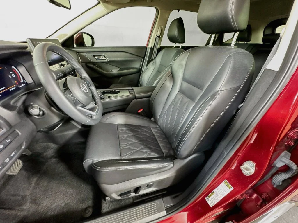 Used 2024 Red Nissan Platinum image 27
