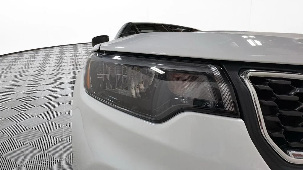 New 2026 Bright White Clearcoat Jeep Latitude image 16