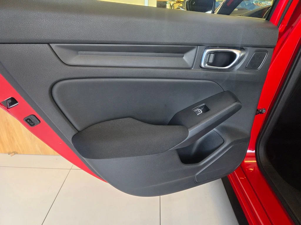 2025 Honda Civic Hatchback Sport - Photo 17