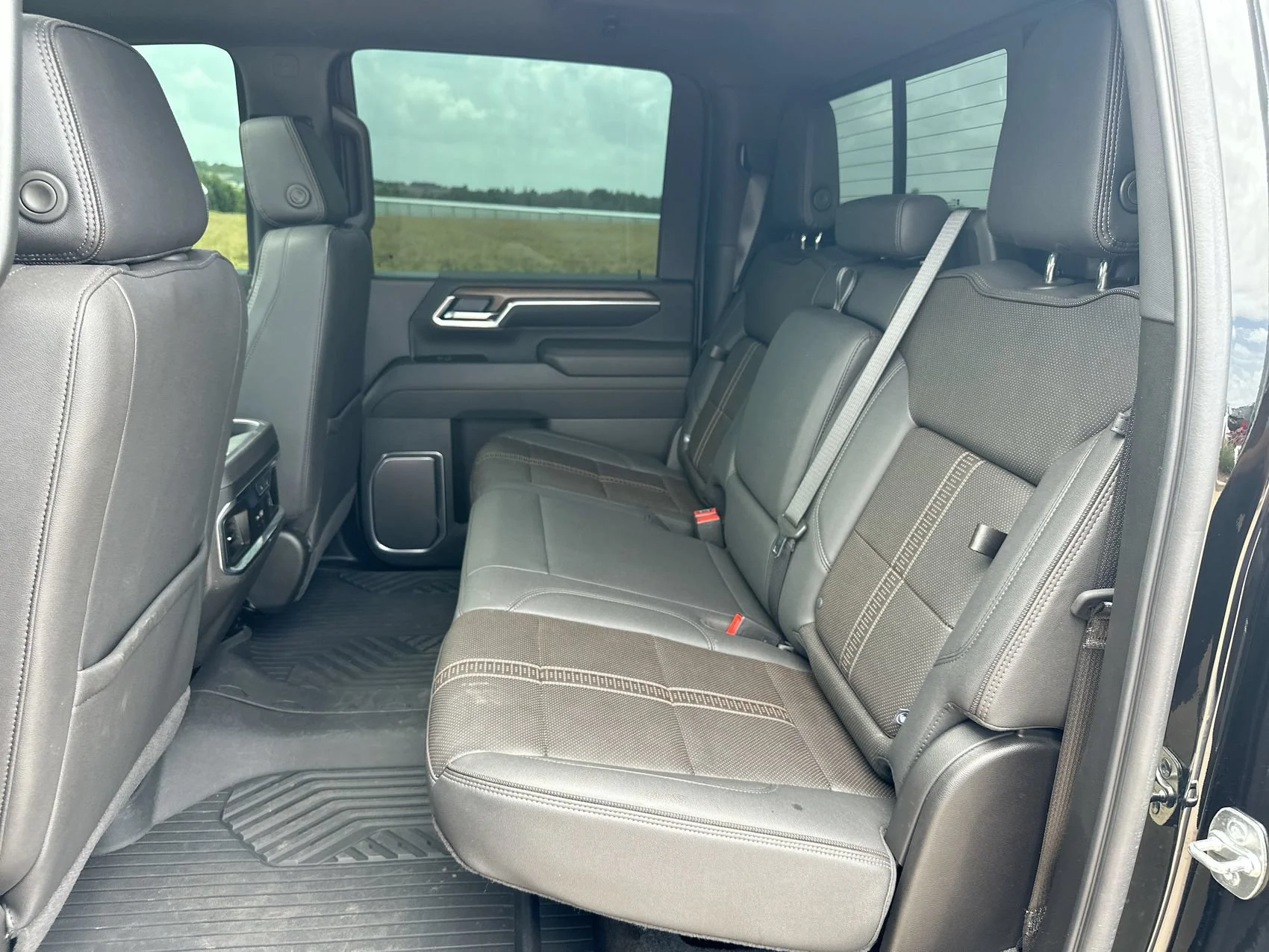 Used 2025 Black Chevrolet High Country image 23