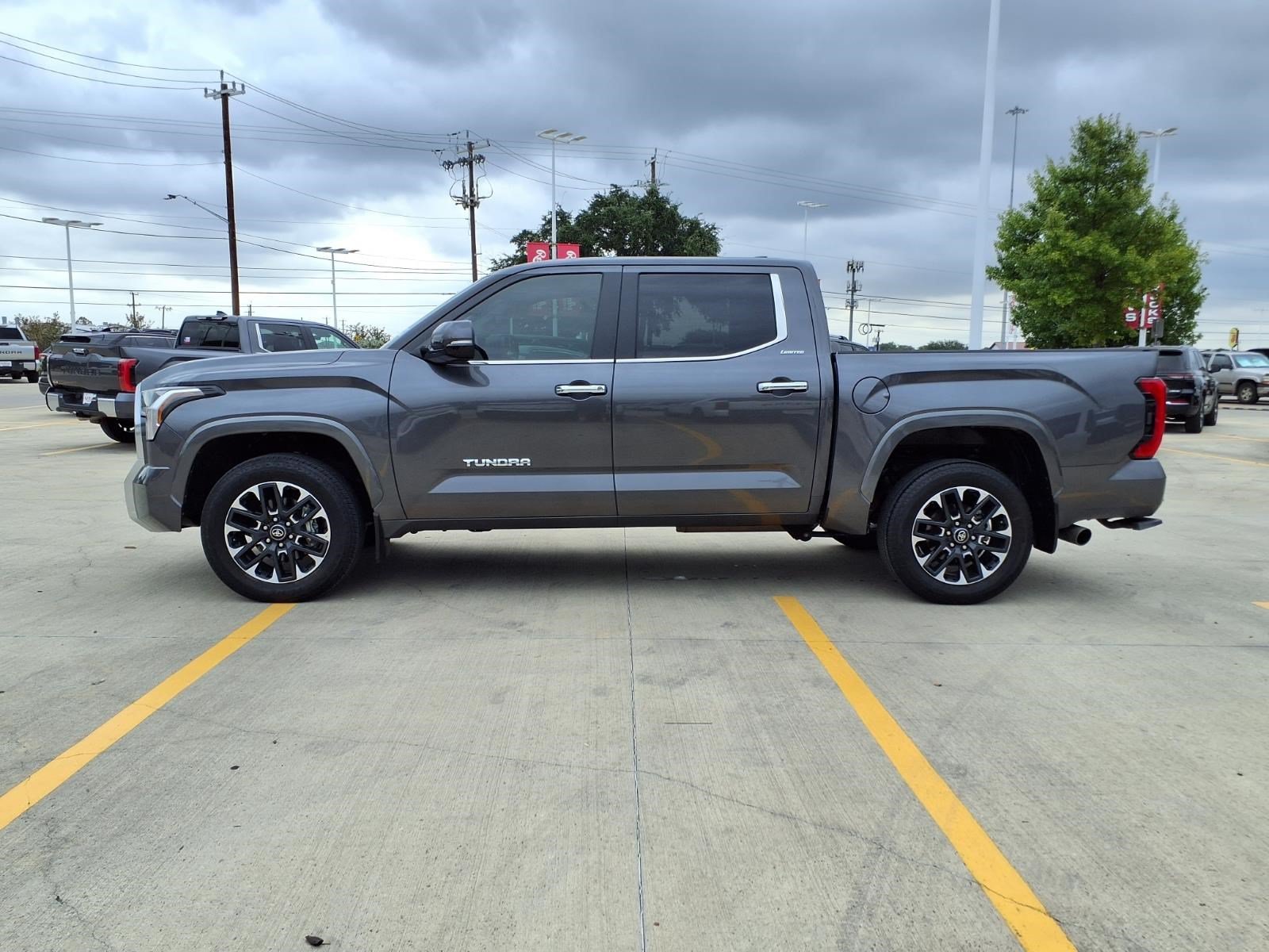 Certified Used 2025 MAGNETIC GRAY MET Toyota Limited image 8