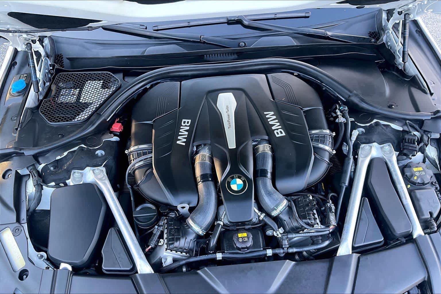 Used 2019 Mineral White Metallic BMW 750i xDrive image 30