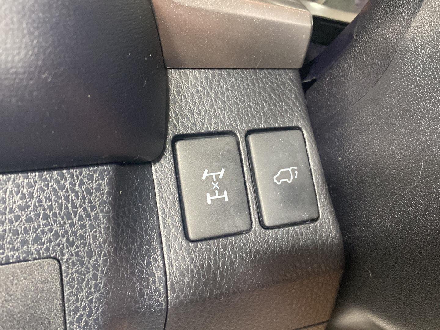 Used 2018 Galactic Aqua Mica Toyota XLE image 23