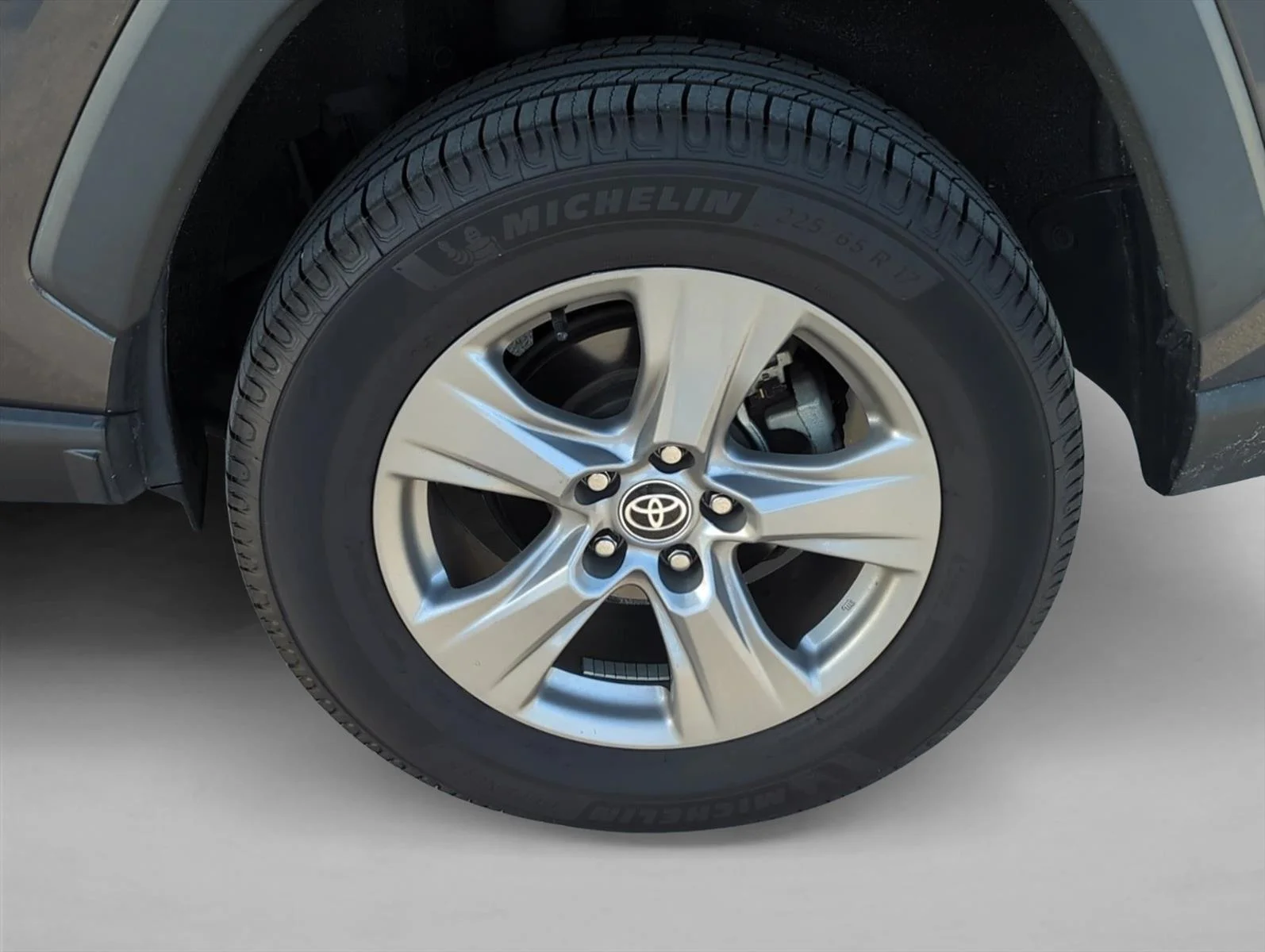 Used 2022 Magnetic Gray Metallic Toyota XLE image 9