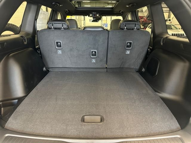 New 2026 Bright White Clear-Coat Exterior Paint Jeep Limited image 19