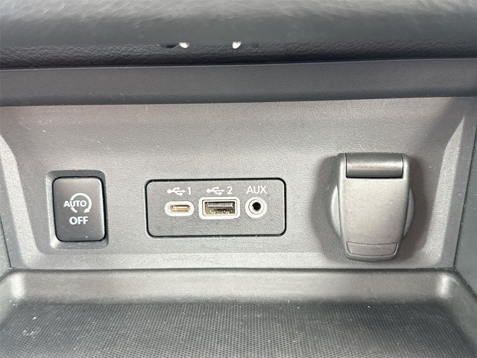 Used 2025 Electric Blue Metallic Nissan SV image 31