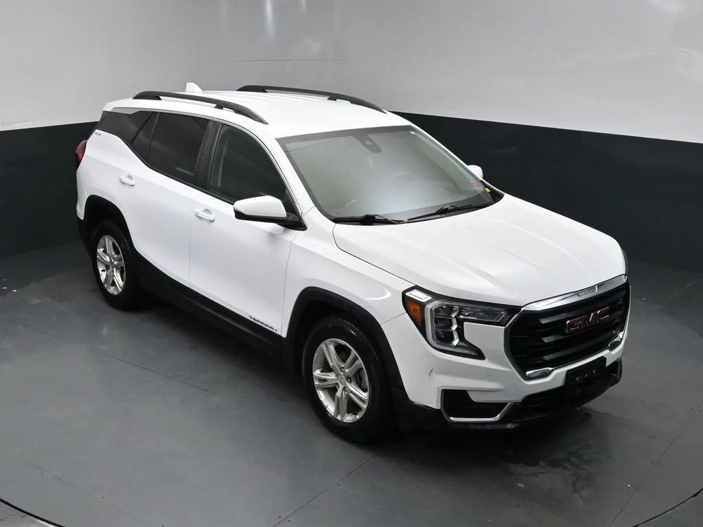 Used 2022 White GMC SLE image 13