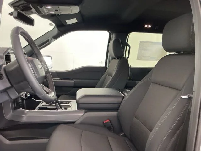 New 2026 Oxford White Ford XLT image 15