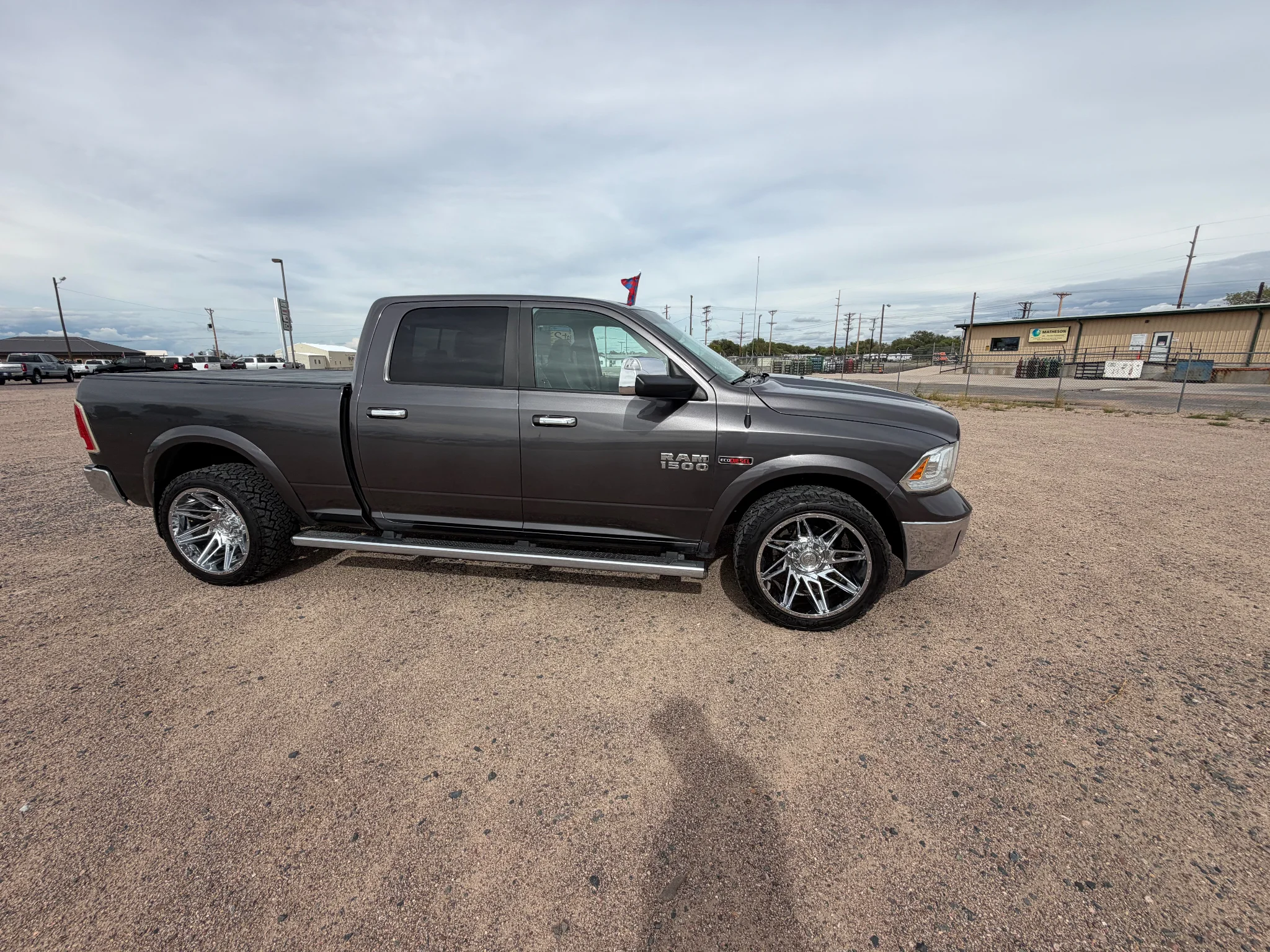 Used 2016 Granite Crystal Metallic Clearcoat Ram Laramie image 4