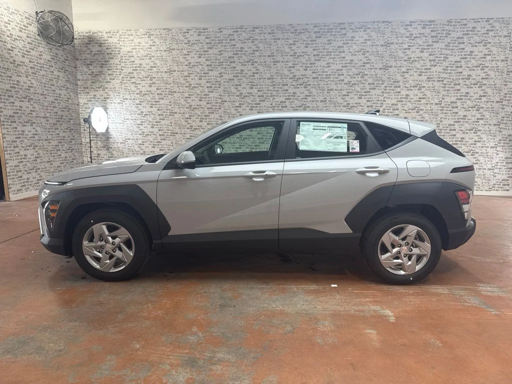 New 2027 Cyber Gray Metallic Hyundai SE image 4