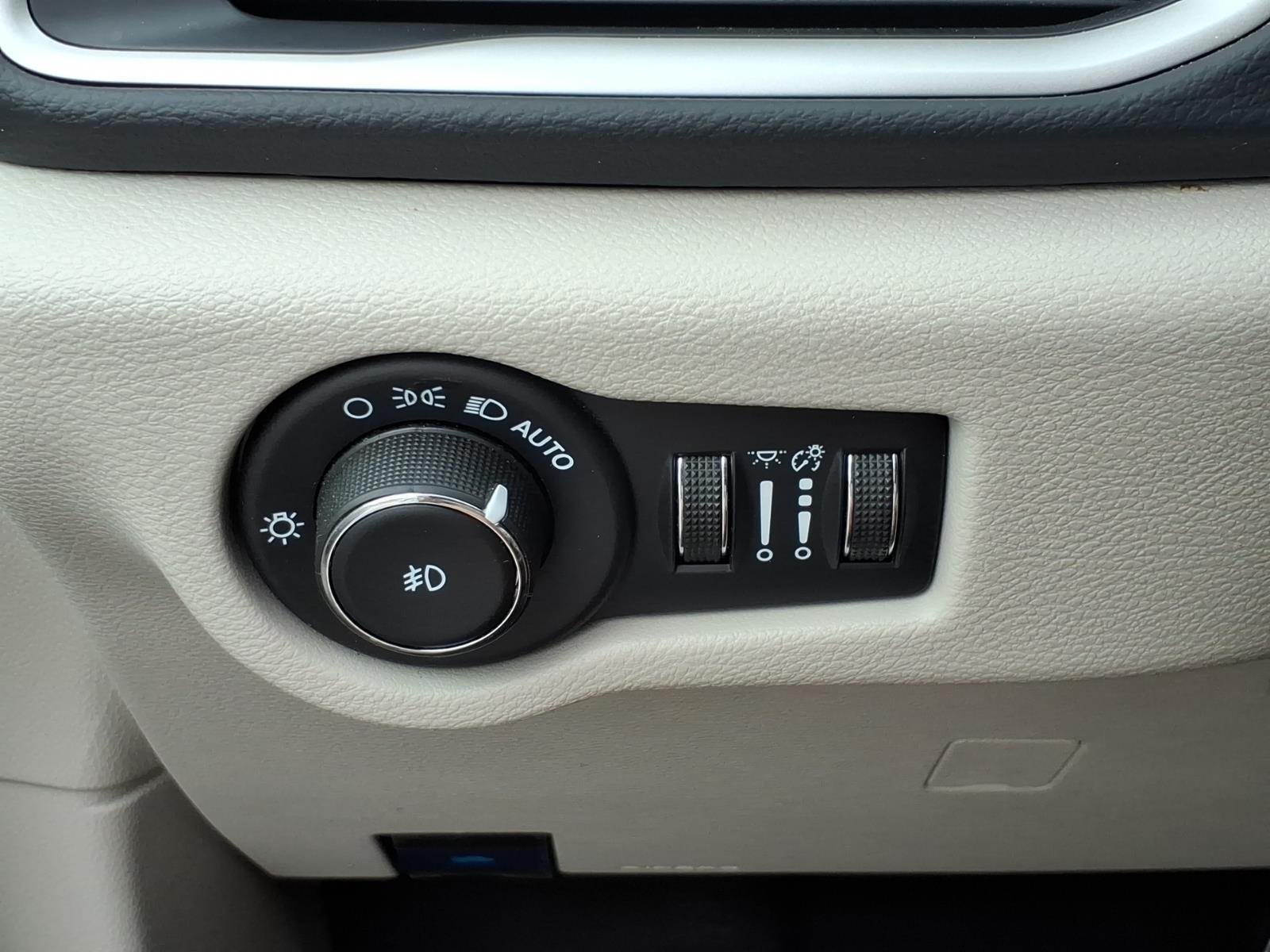 Used 2023 Bright White Clearcoat Chrysler Touring L image 14