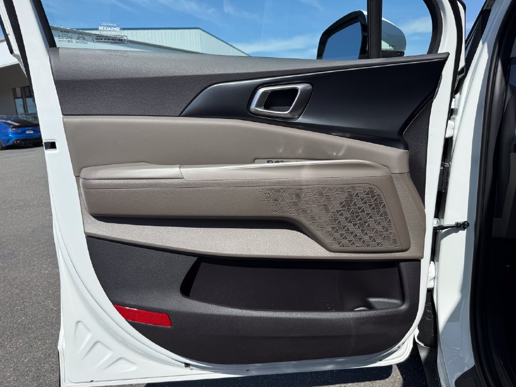 New 2026 Snow White Pearl Kia LXS image 19