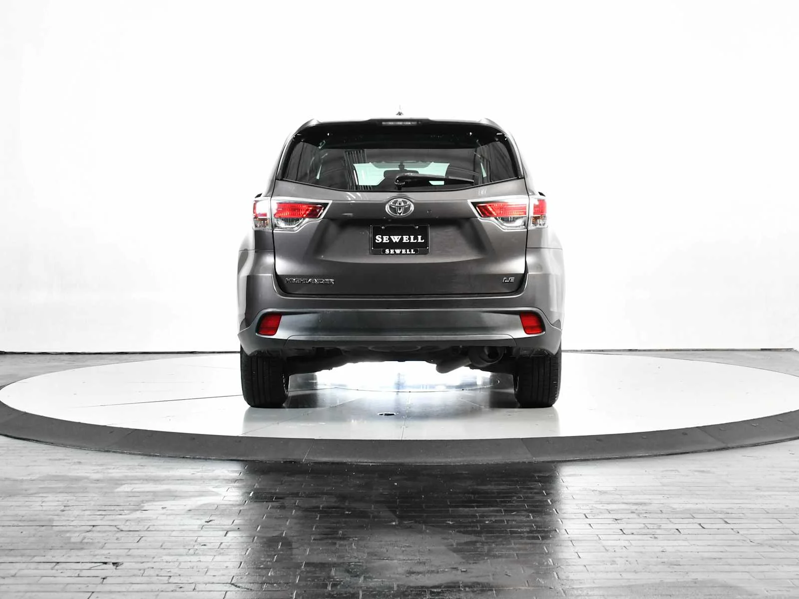 Used 2015 Predawn Gray Mica Toyota LE image 5