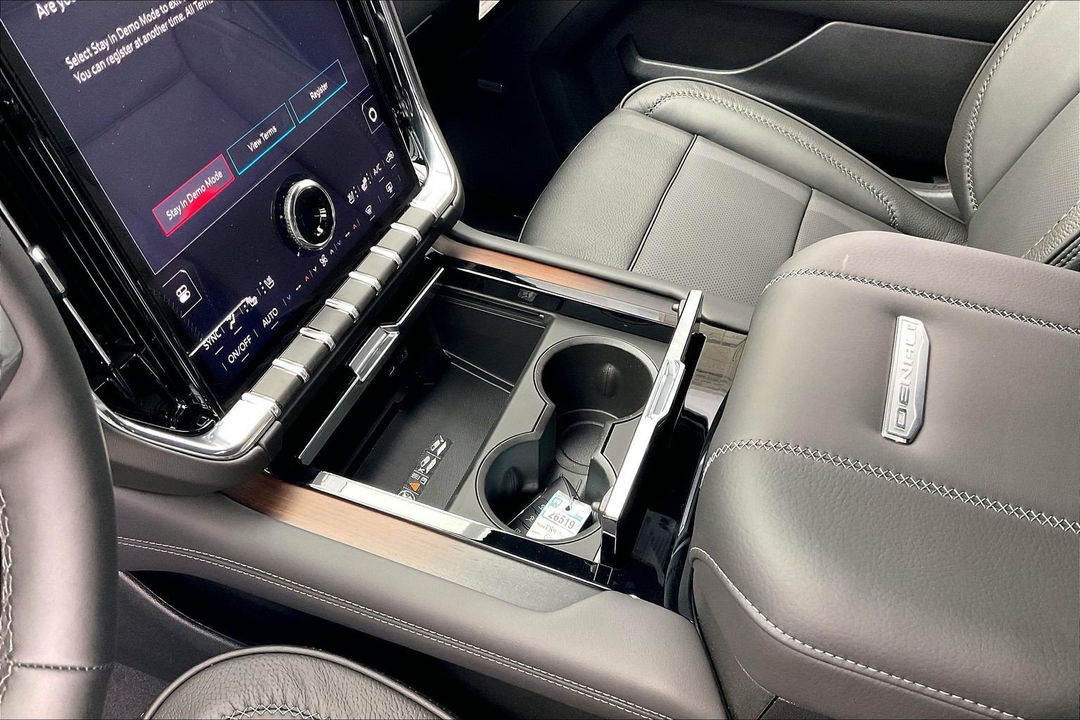 2026 GMC Yukon XL Denali - Photo 8