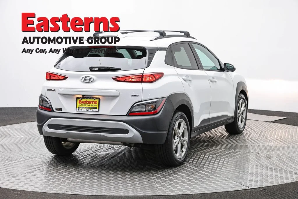 Used 2023 White Hyundai SEL image 5