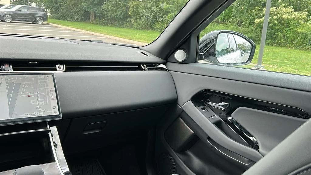 New 2026 White Land Rover Hoxton Edition image 28