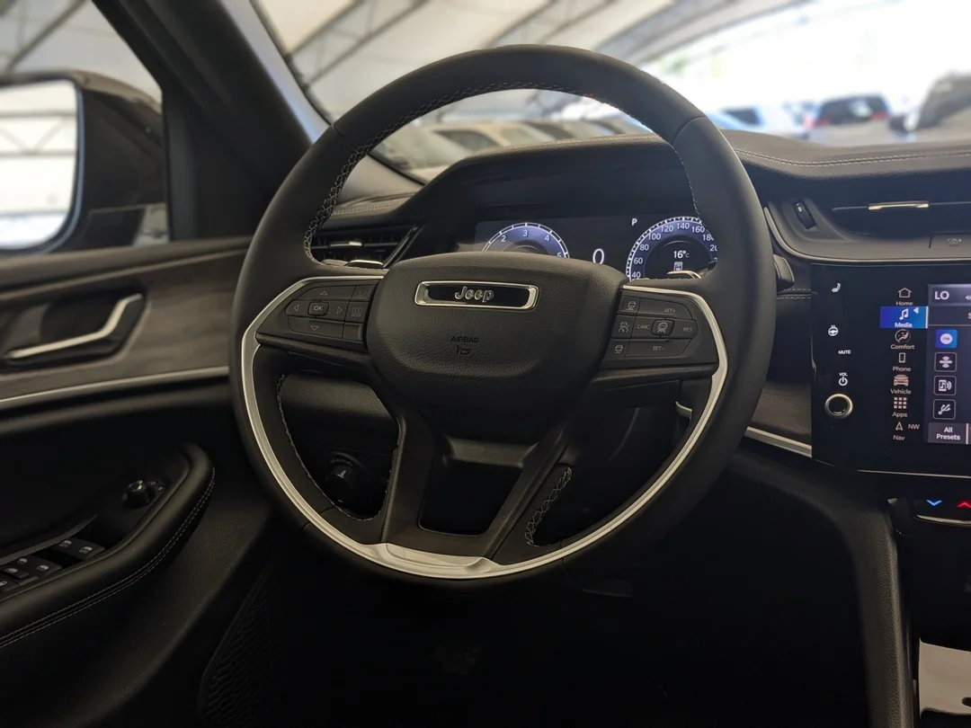New 2026 Grey Jeep Altitude - - 4x4 - 20 Gloss Black Wheels - Remote Start - Capri Leatherette & More! image 16