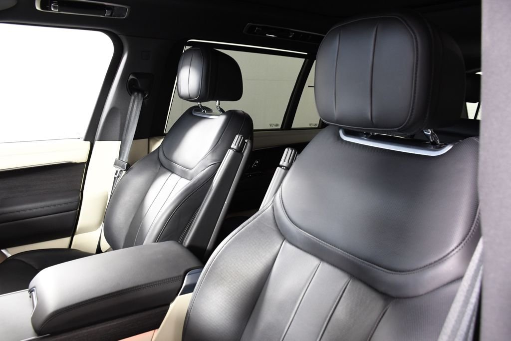Used 2024 Santorini Black Metallic Land Rover SE image 16