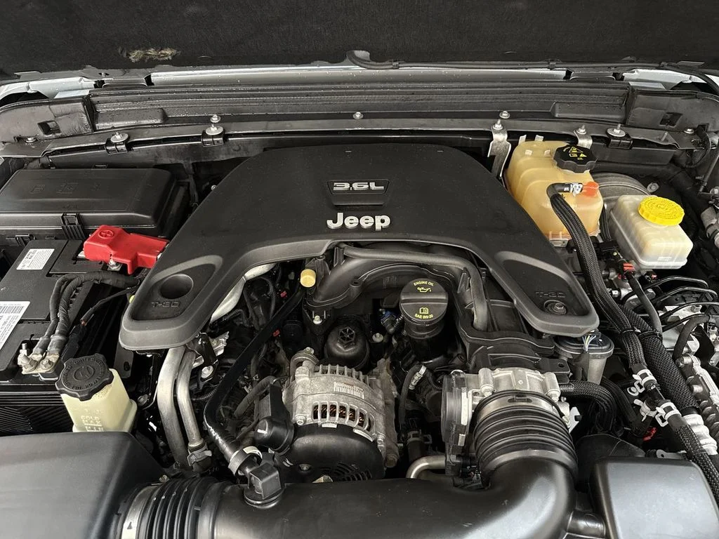 Used 2018 Gray Clearcoat Jeep Unlimited Sahara image 31