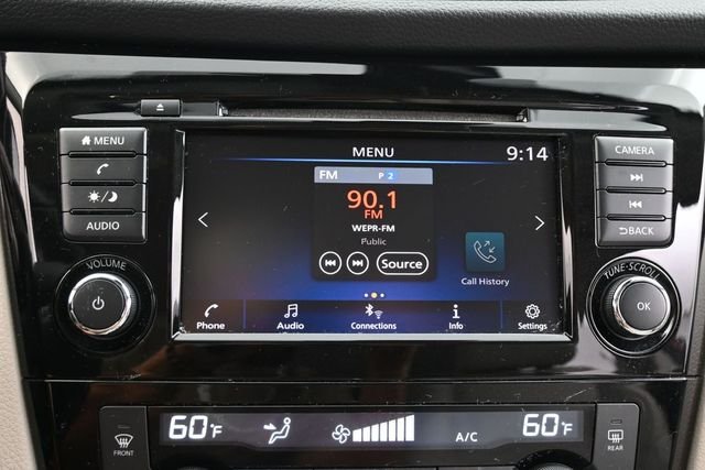 Used 2020 Scarlet Nissan SV image 21