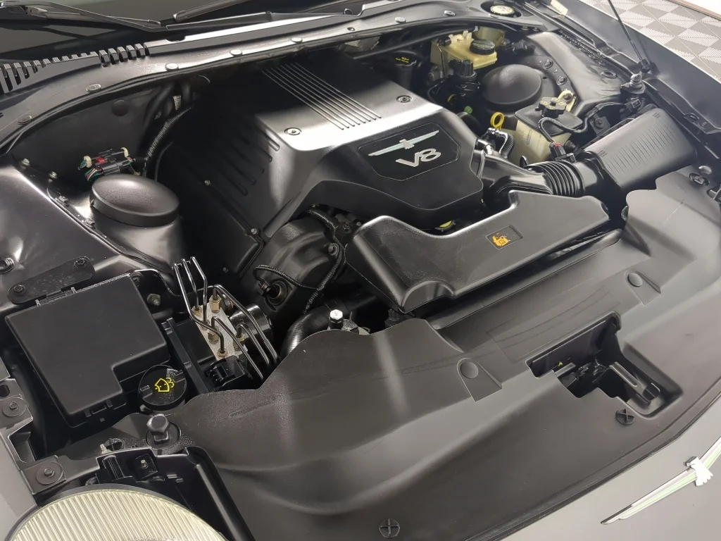 Used 2003 Gray Ford Premium Hardtop image 27