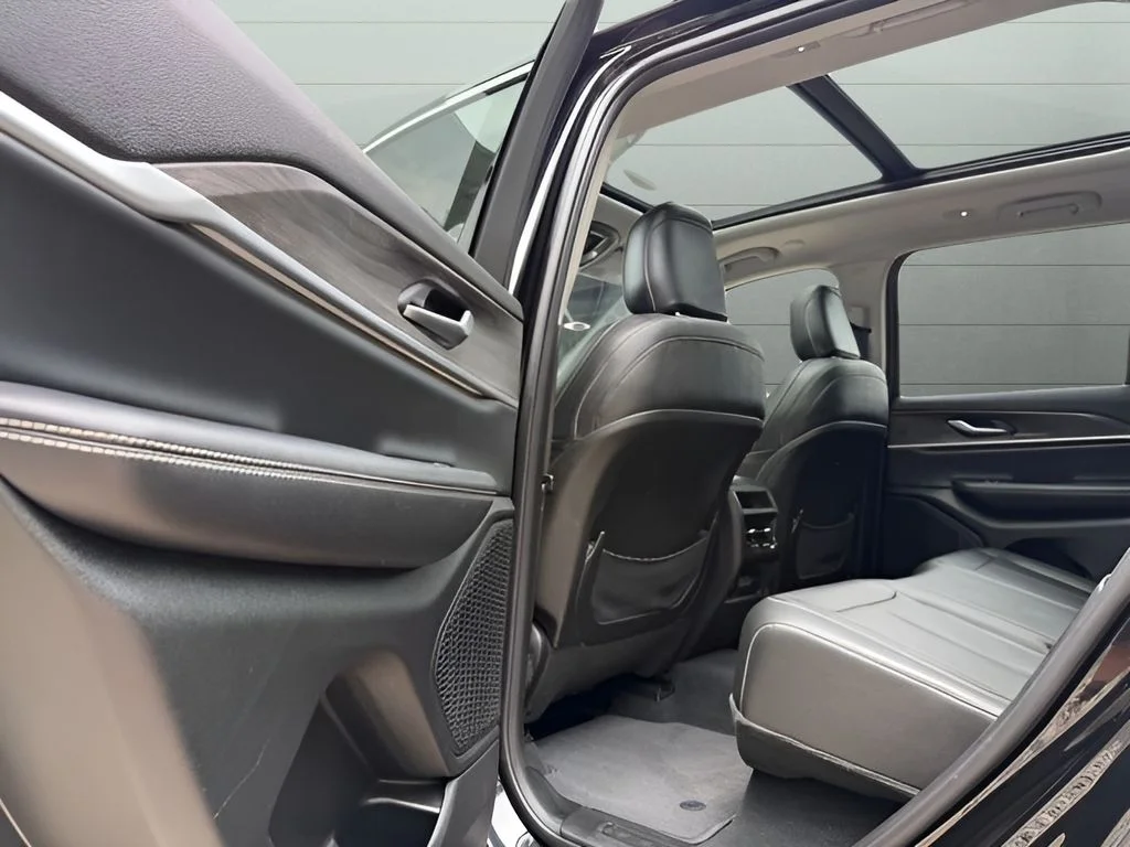 Used 2023 Black Jeep Limited image 37
