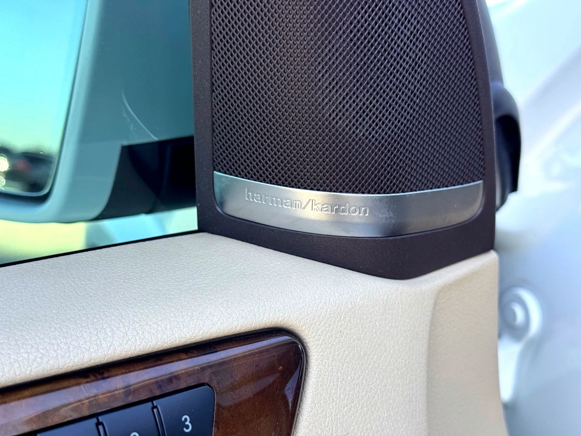Used 2019  Mercedes-Benz GLS 550 4MATIC® image 15