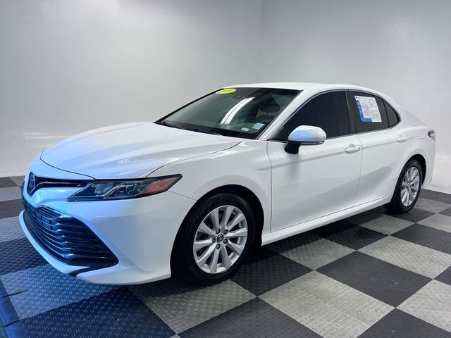 Used 2018 White Toyota LE image 3
