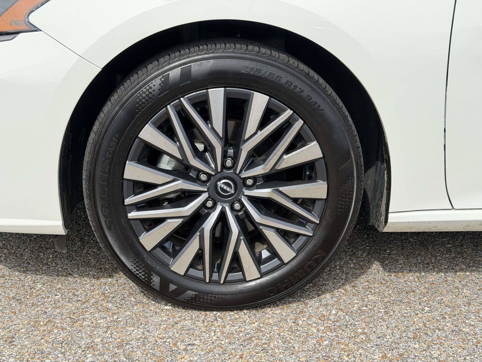 Used 2026 Glacier White Nissan SV image 5