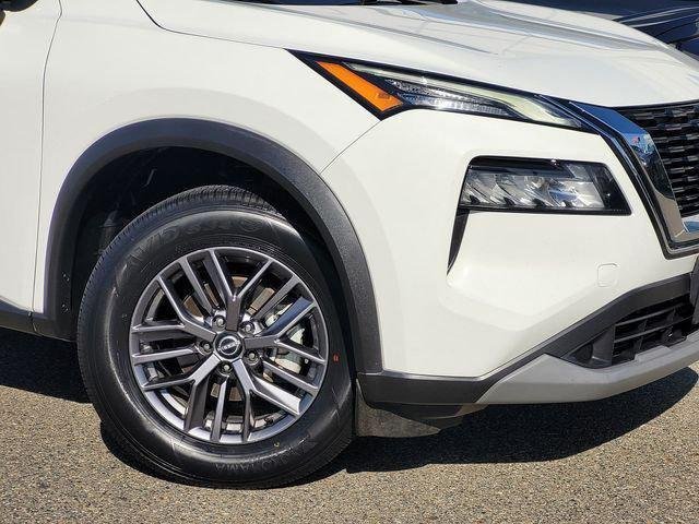 Used 2023 White Nissan S image 9