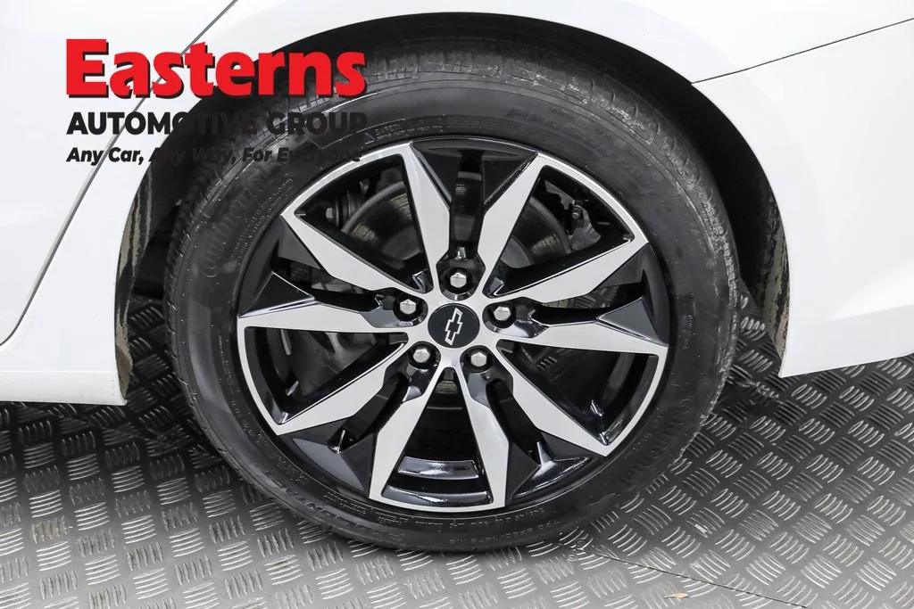 Used 2022 White Chevrolet RS image 31