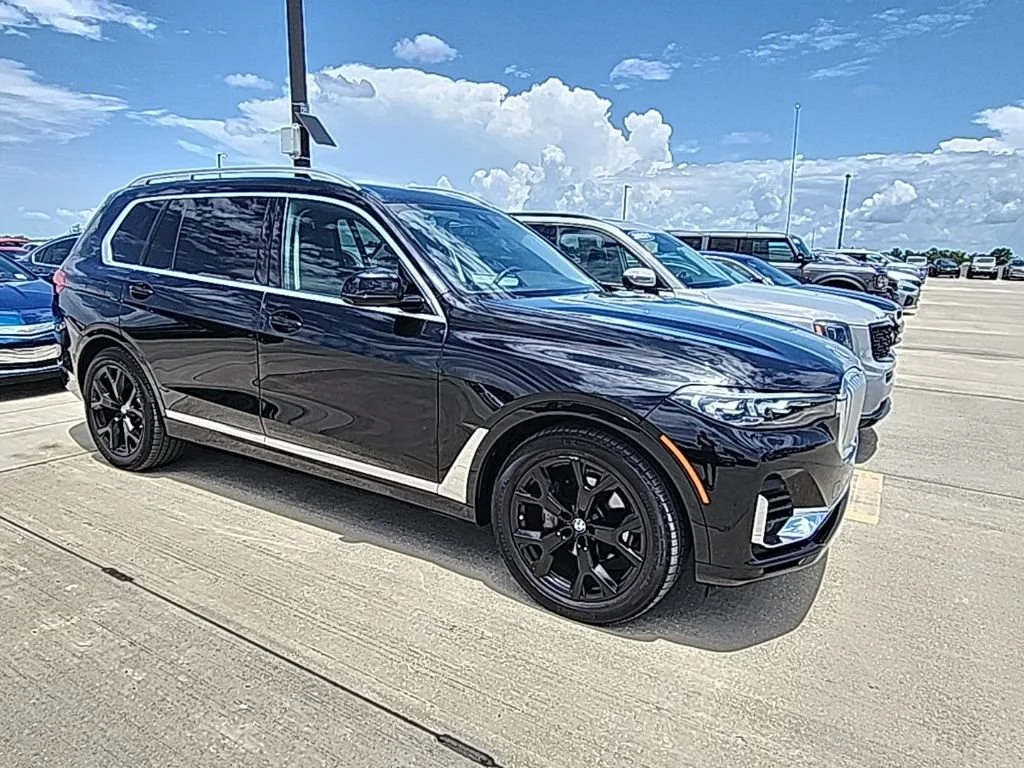 Used 2022 Black Sapphire Metallic BMW xDrive40i image 1
