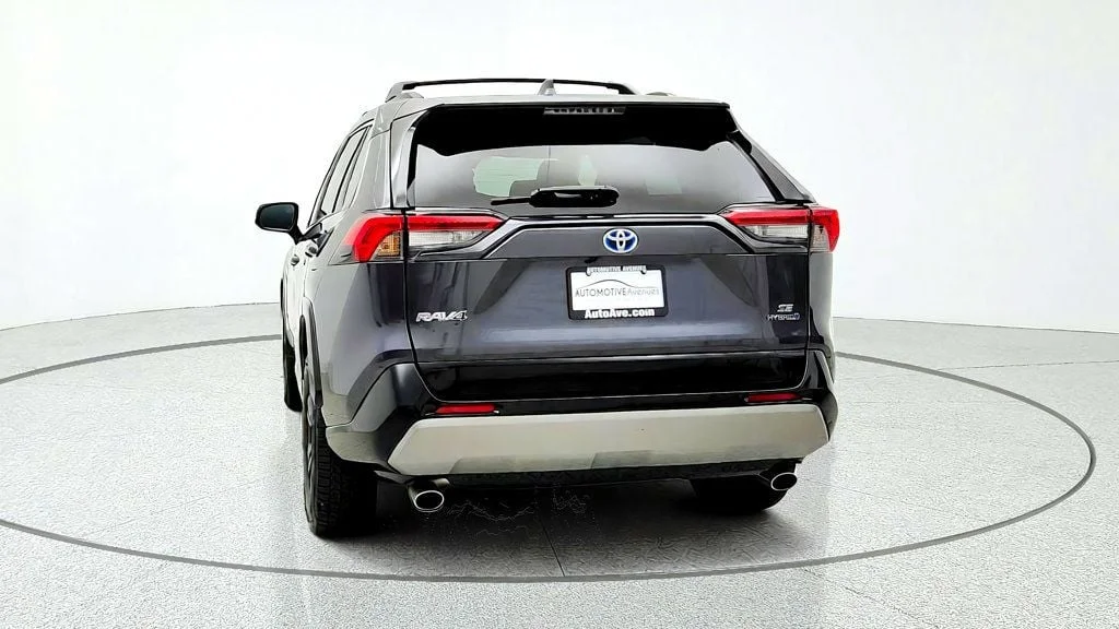 Used 2022 Magnetic Gray Metallic Toyota Hybrid SE AWD w/ Weather Pkg, Moonroof & Power Liftgate image 6