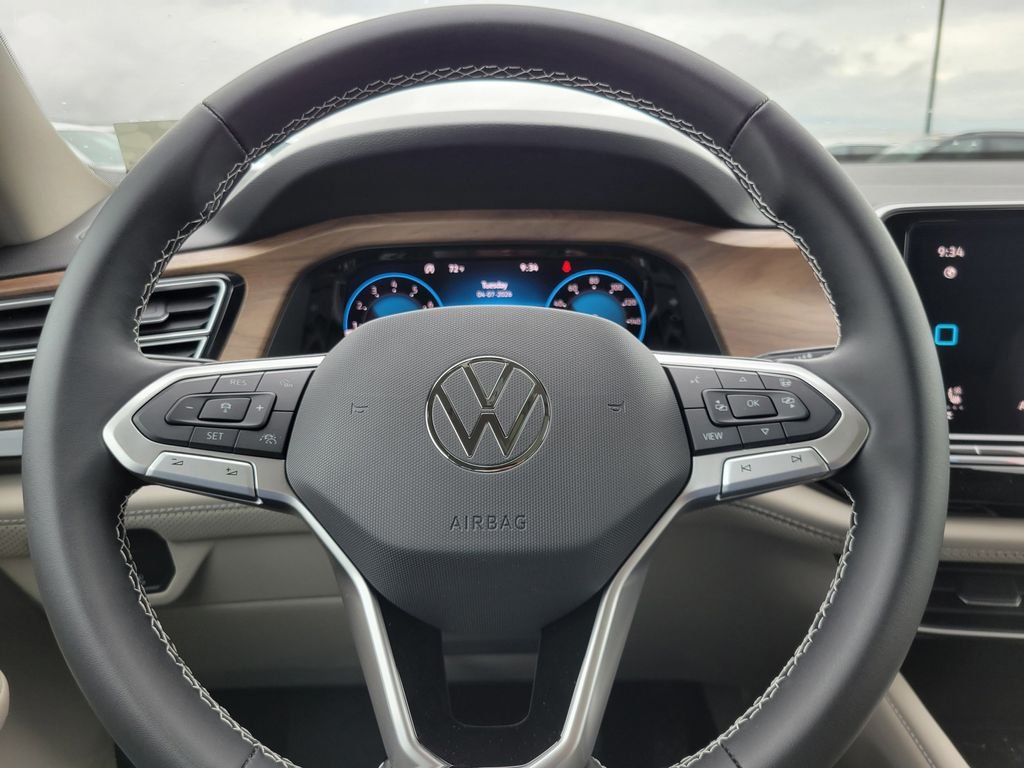New 2026 White/off-white Volkswagen SE w/Technology image 13