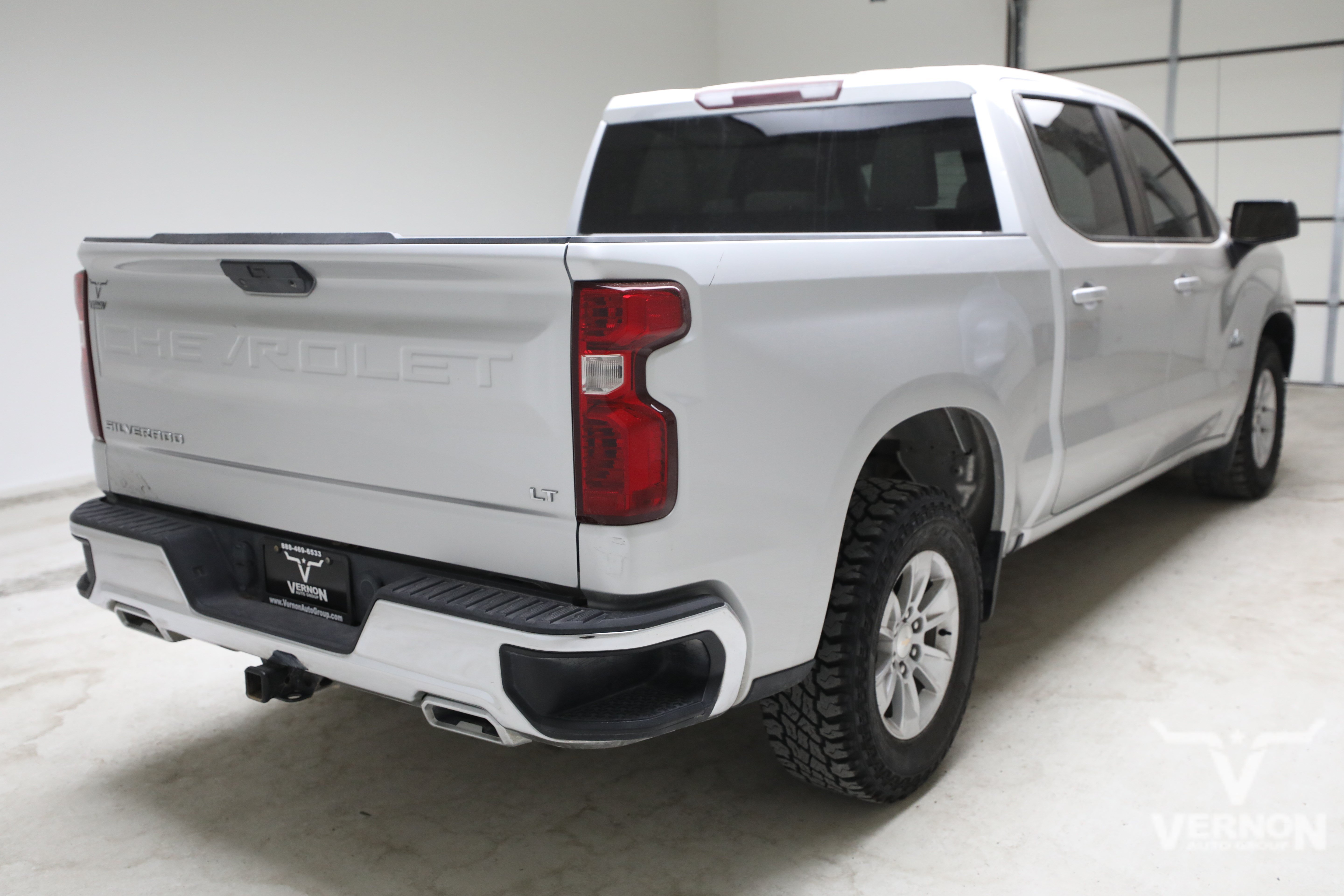 Used 2021 Silver Ice Metallic Chevrolet Y image 5