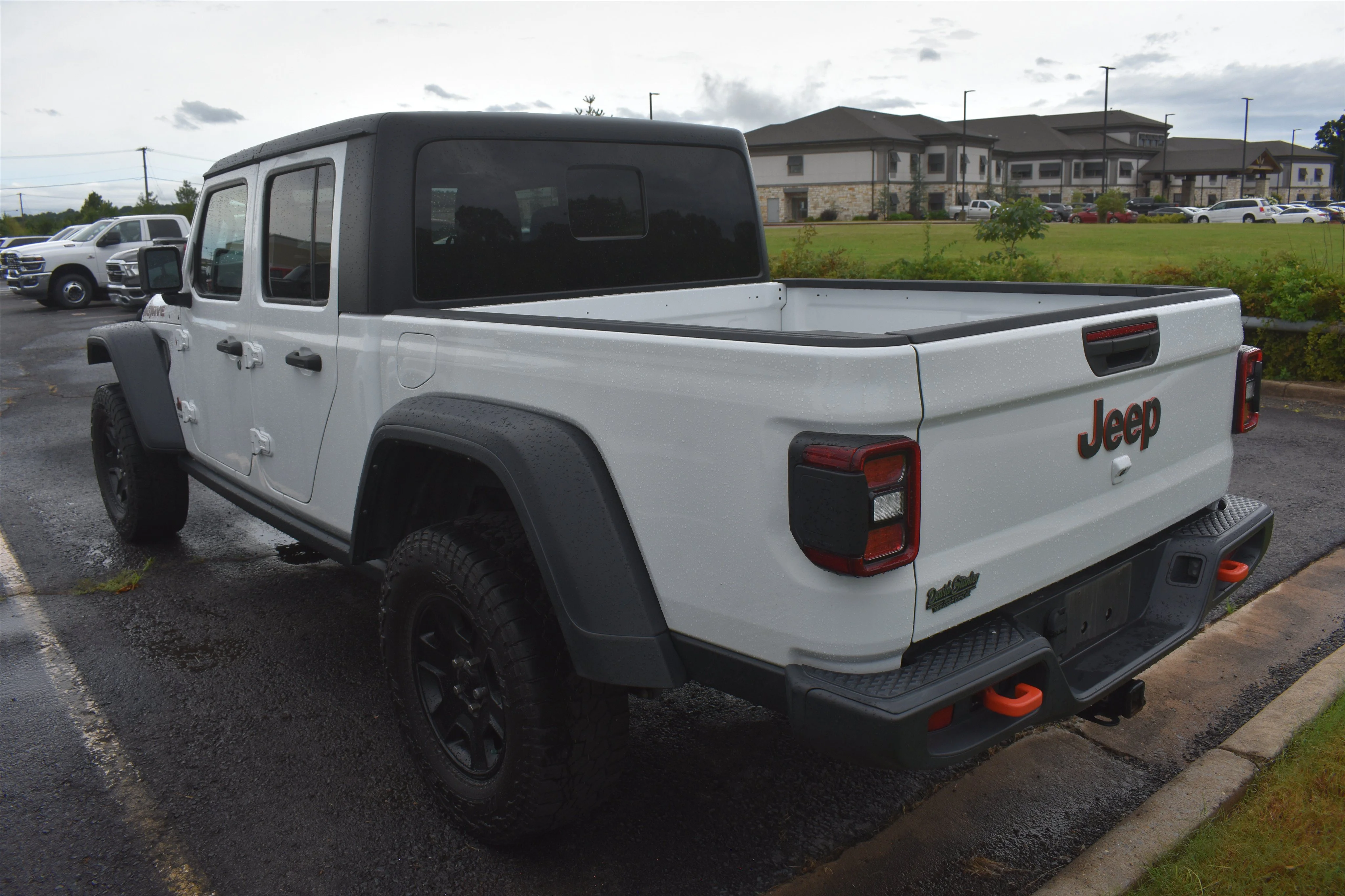 Used 2022 Bright White Clearcoat Jeep Mojave image 6