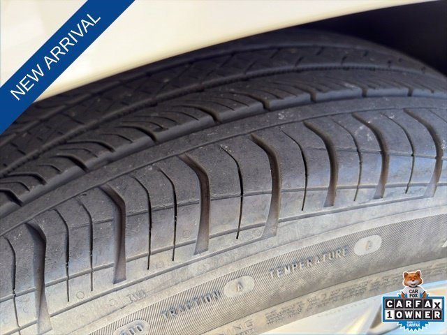 Used 2024 White Frost Tricoat Buick Avenir image 10
